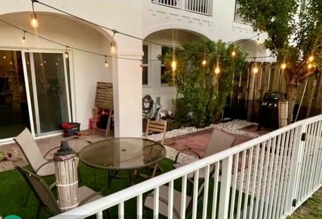 Building Photo - 8650 NW 97th Ave