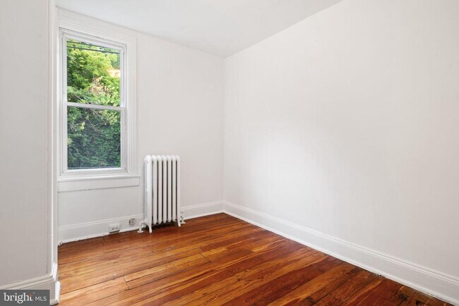 Building Photo - 3881 Manor St