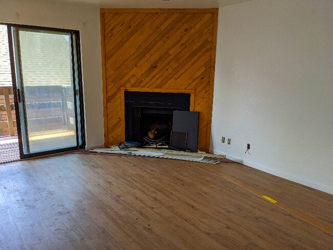 Building Photo - 303 W Lehow Ave