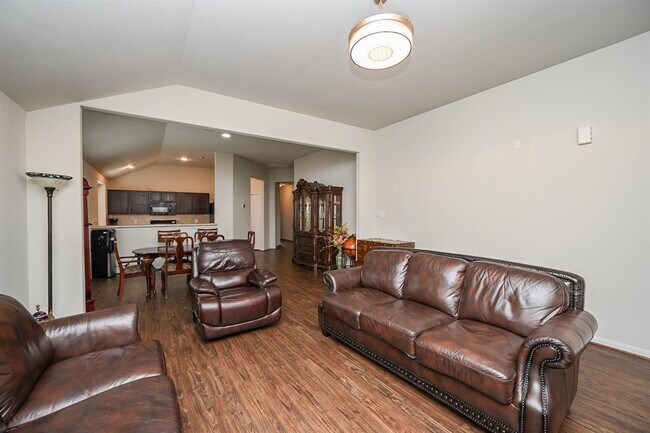 Building Photo - 15111 Longleaf Frst Dr