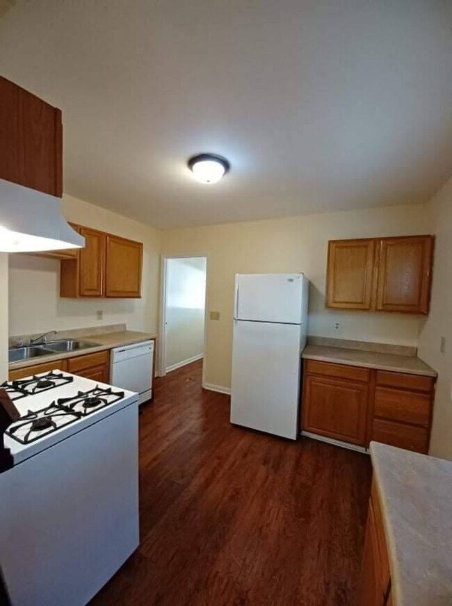 Building Photo - 1233 Benton St