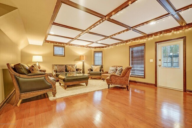 Building Photo - 18 Mariners Bend