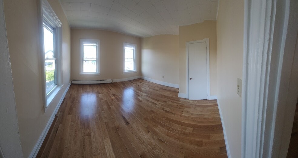 Building Photo - 21 Loomis St