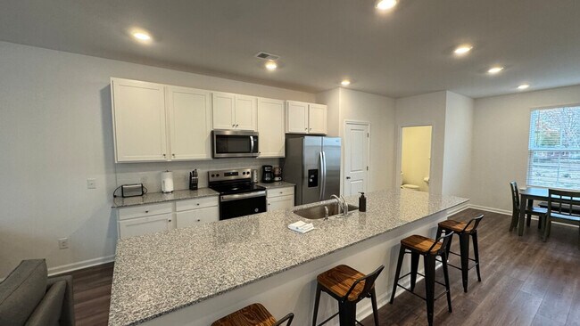 Building Photo - 134 Roxanne Dr