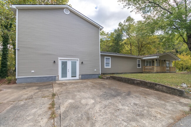 Building Photo - 770 Mahoney Rd