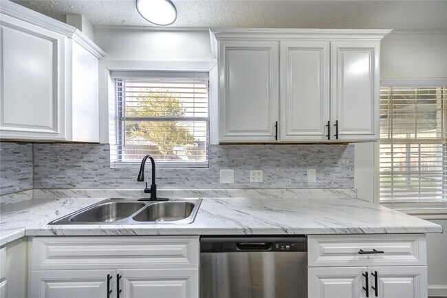 Building Photo - 12127 Palmton St