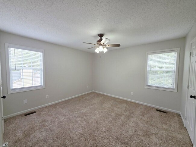 Building Photo - 570 Remington Ln