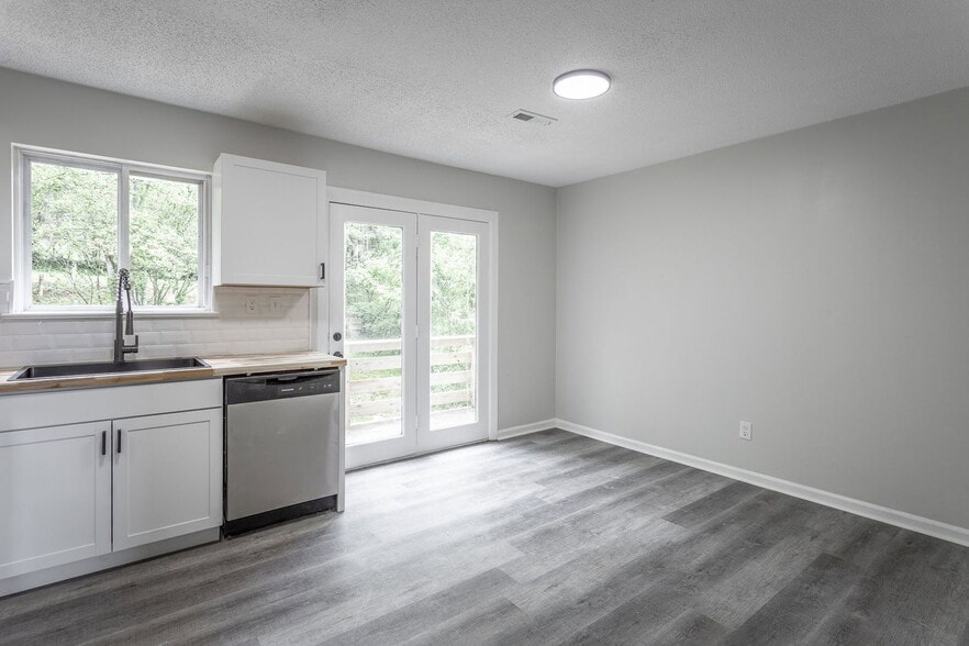 Building Photo - 833 Sylvan Dr