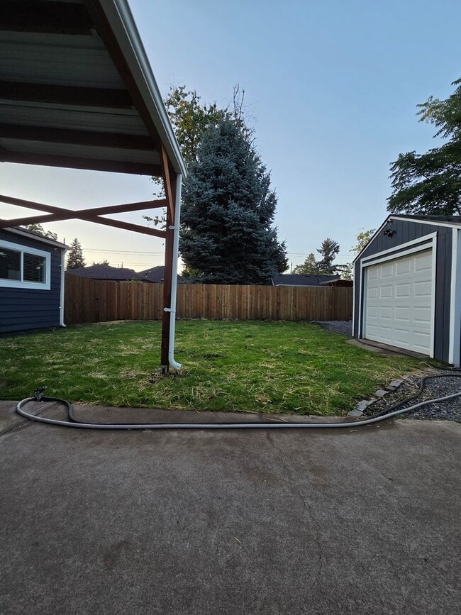 Building Photo - Beautiful 3 bd, 1 bath open kitchen/living...