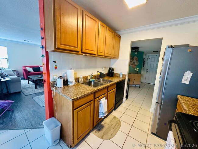 Building Photo - 225 S Tropical Trail