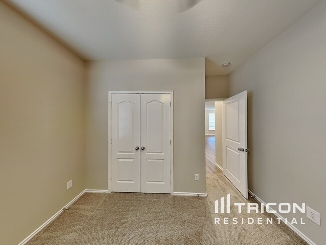 Building Photo - 207 Moonlight Dr