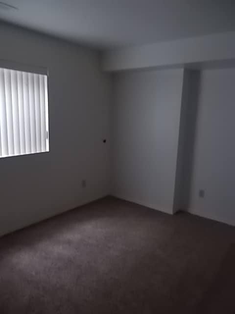 Building Photo - 2 Bedroom Townhome