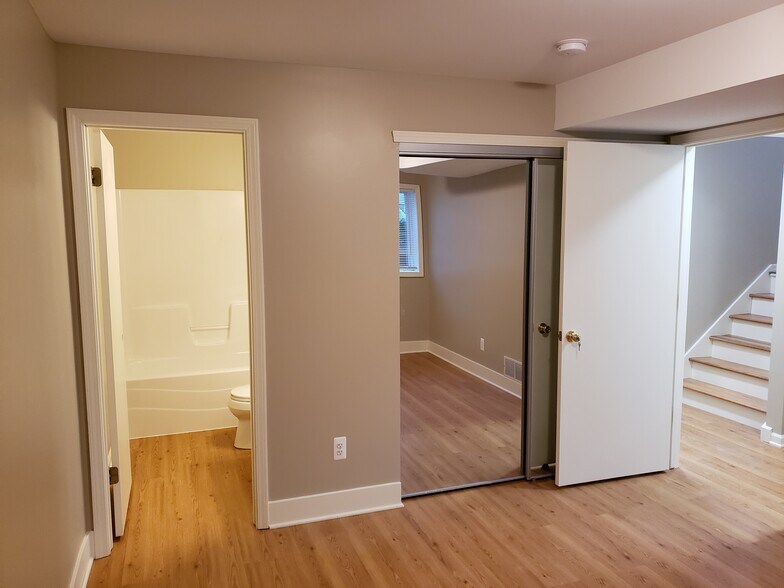 Down NE bed w/mirror door - 630 Hubert St NE