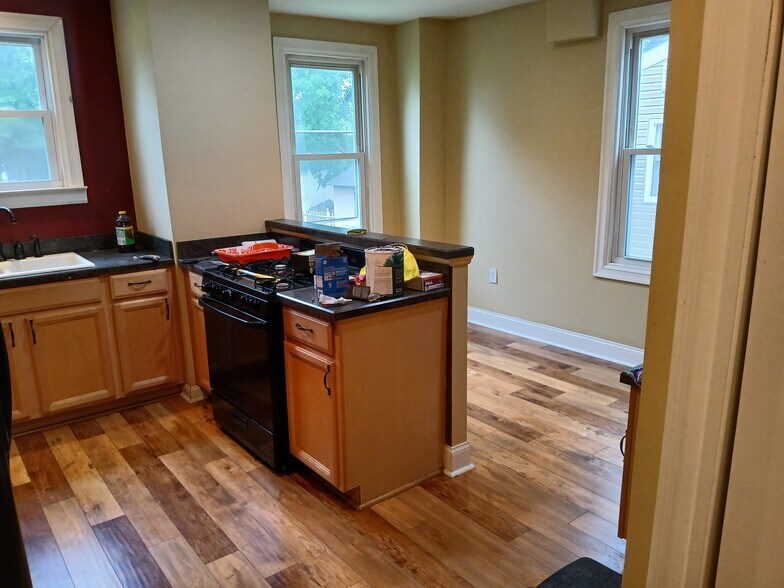 Eat in kitchen - 210 W Montgomery Ave