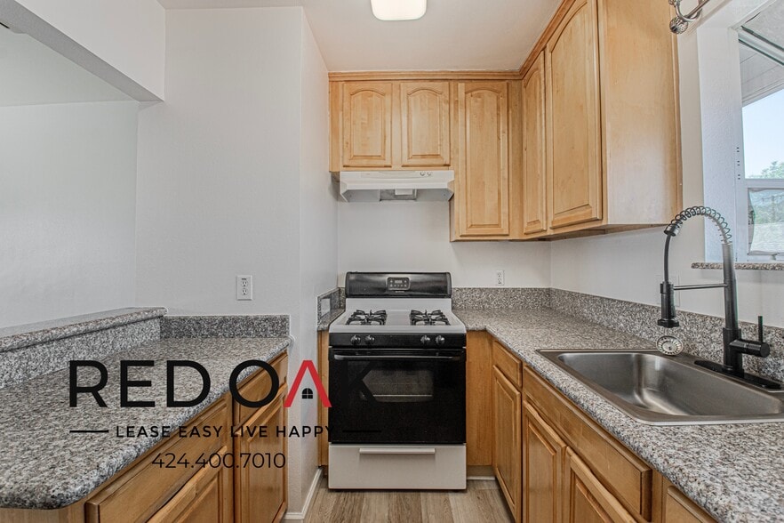 Building Photo - 380 S Sierra Madre Blvd