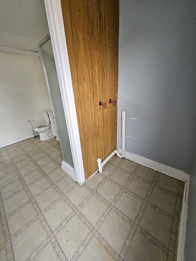 Building Photo - 1619 Chestnut St