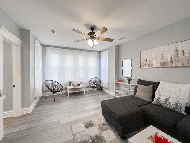 Building Photo - 2039 W 23rd St