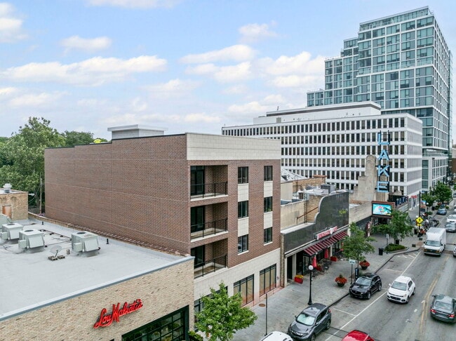 Building Photo - 1036 Lake St