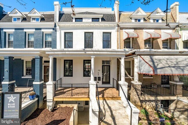 Building Photo - 731 Park Rd NW