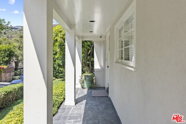 Building Photo - 10630 Somma Way