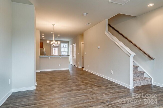 Building Photo - 2209 Silver Cres Dr