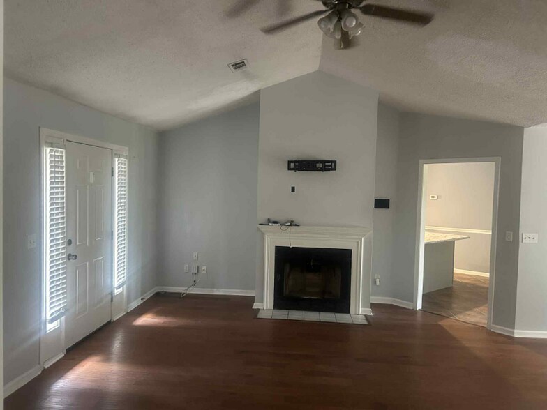 Building Photo - 4002 Sandstone Dr