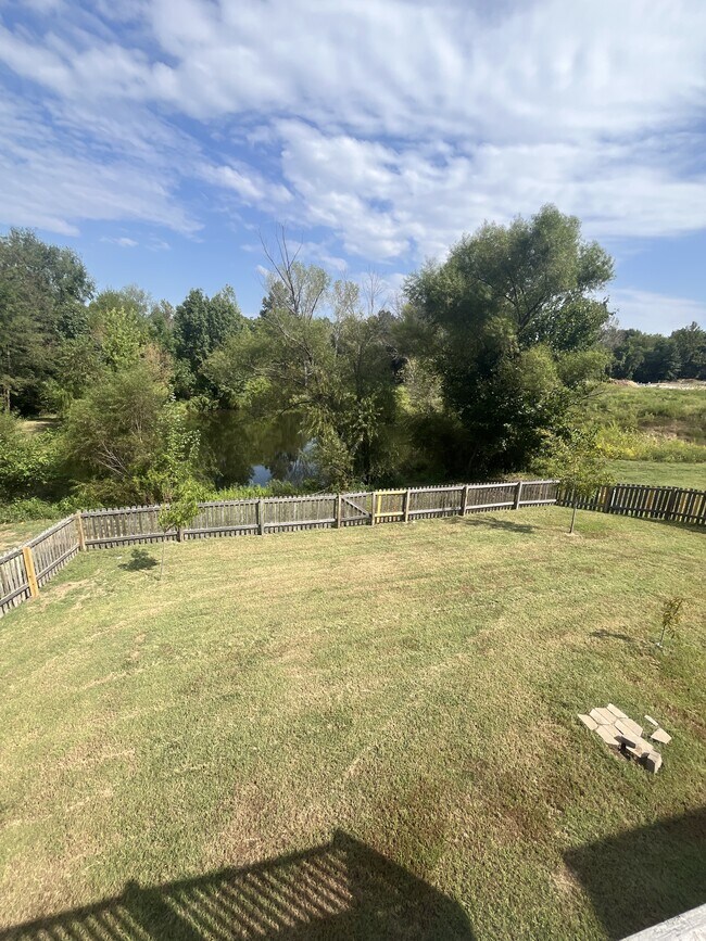 Building Photo - 723 Iron Horse Dr