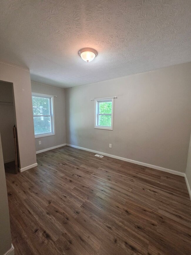 Building Photo - 454 Kling St