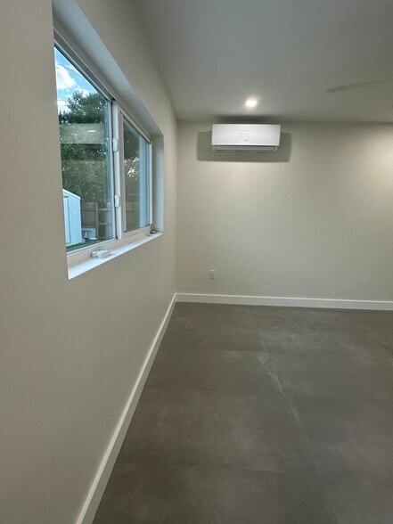 Room - 11286 SW 155th Ln