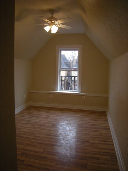 Building Photo - 244 S St Clair St