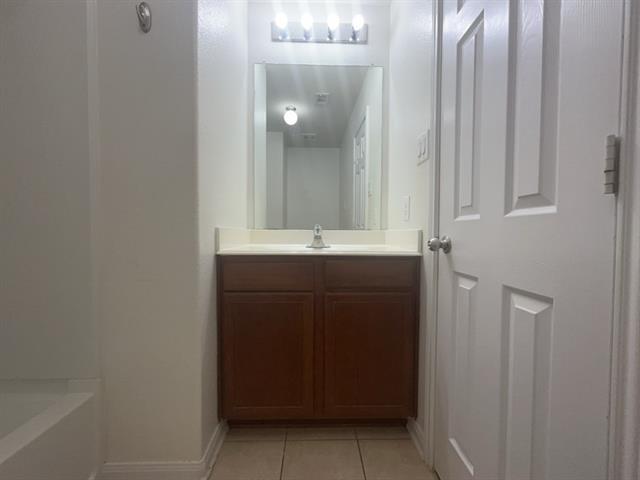 Building Photo - 10009 Iron Ridge Dr
