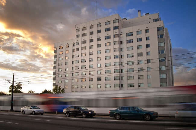 Building Photo - Yugo Salt Lake City The Summit