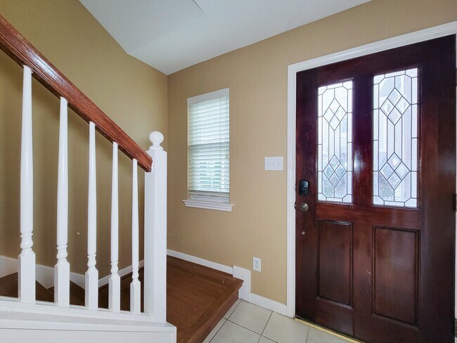 Building Photo - 2208 Taft St