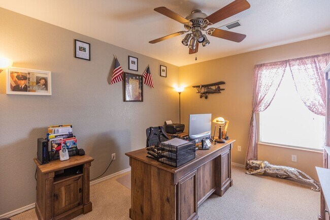 Building Photo - 3 bed 2 bath beautiful home!