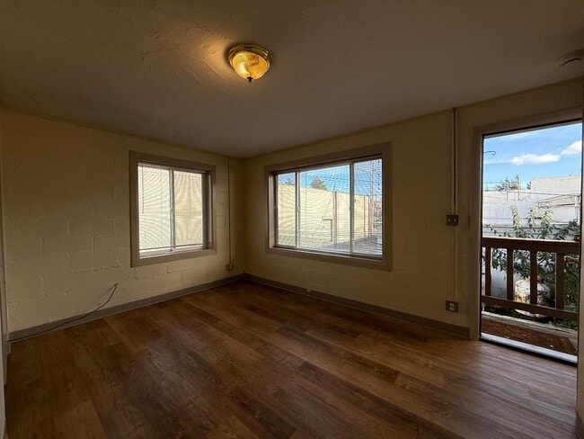 Building Photo - 121 N Wasson St