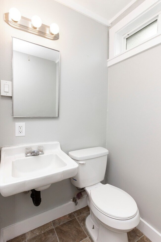 Building Photo - 4740 NE 99th Ave