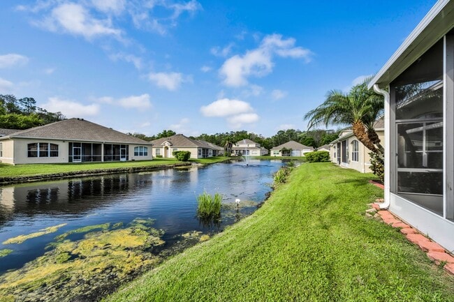 Building Photo - Beautifully Updated Villa