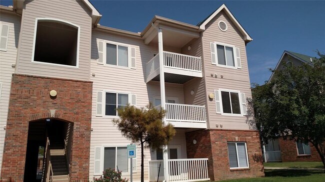 Building Photo - 2200 Classen Blvd