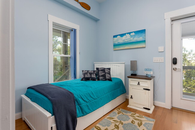 Building Photo - 211 Lewis Dr