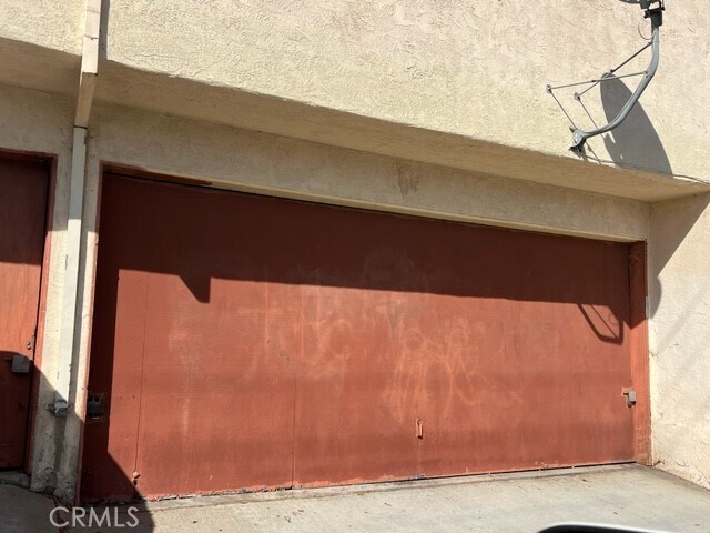 Building Photo - 824 W 11th St