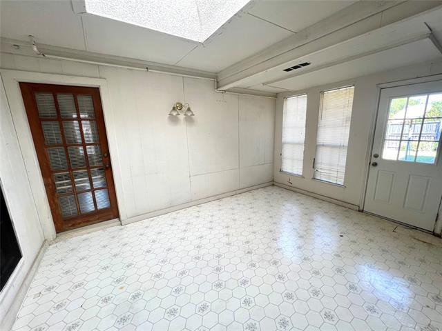 Building Photo - 1501 Willow Crest Dr