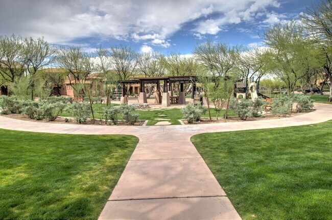 Building Photo - 9427 E Trailside View