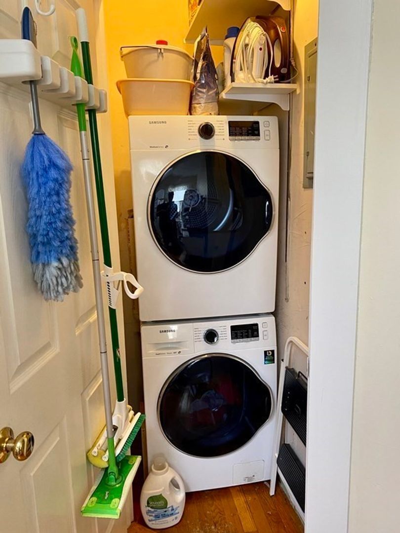 Building Photo - 258 Hampshire St