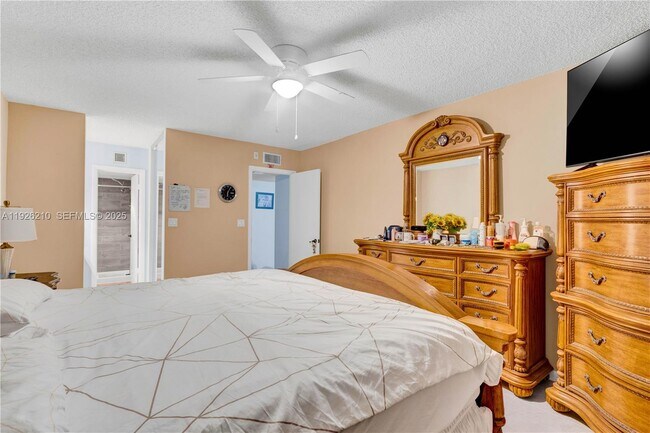 Building Photo - 3050 NW 42nd Ave