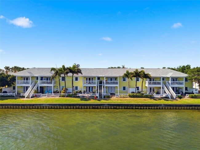 Building Photo - 201 Pompano Dr SE