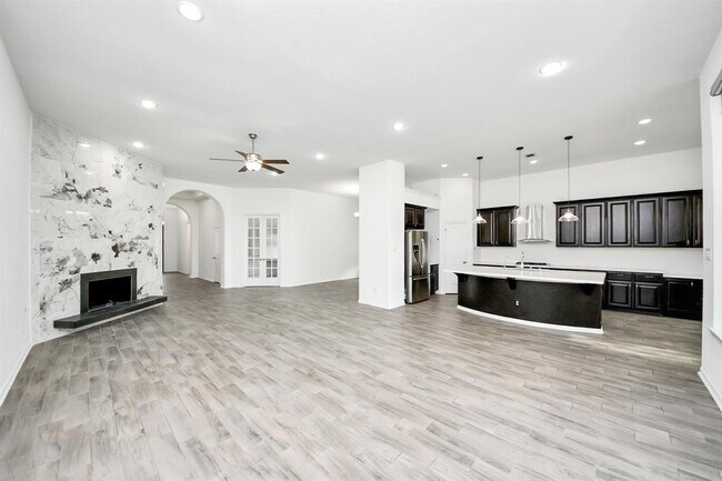 Building Photo - 10910 Wardrop Pl