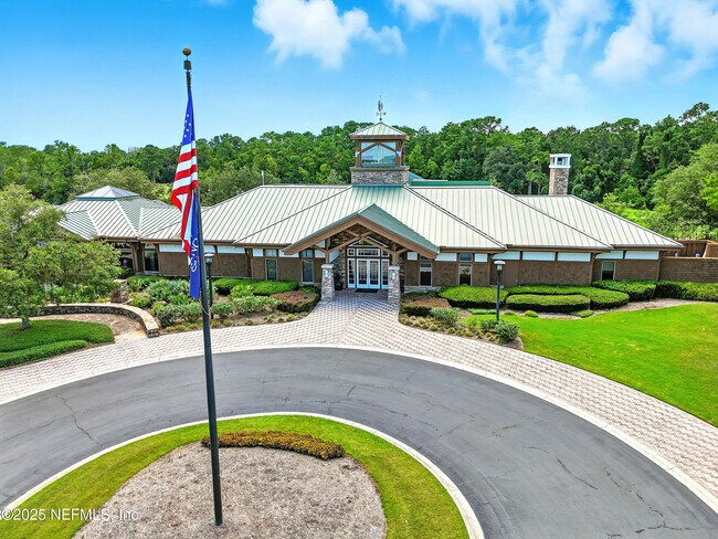 Building Photo - 2061 Crown Dr