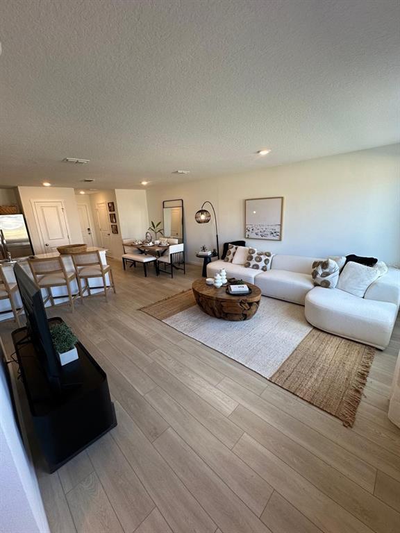 Building Photo - 874 Lynx St