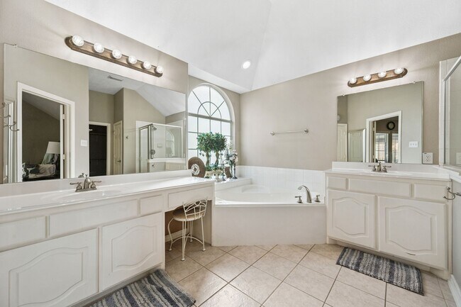 Building Photo - 16334 Pinon Vista Dr