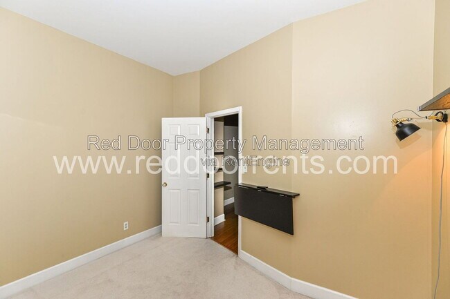 Building Photo - 1332A N College Ave